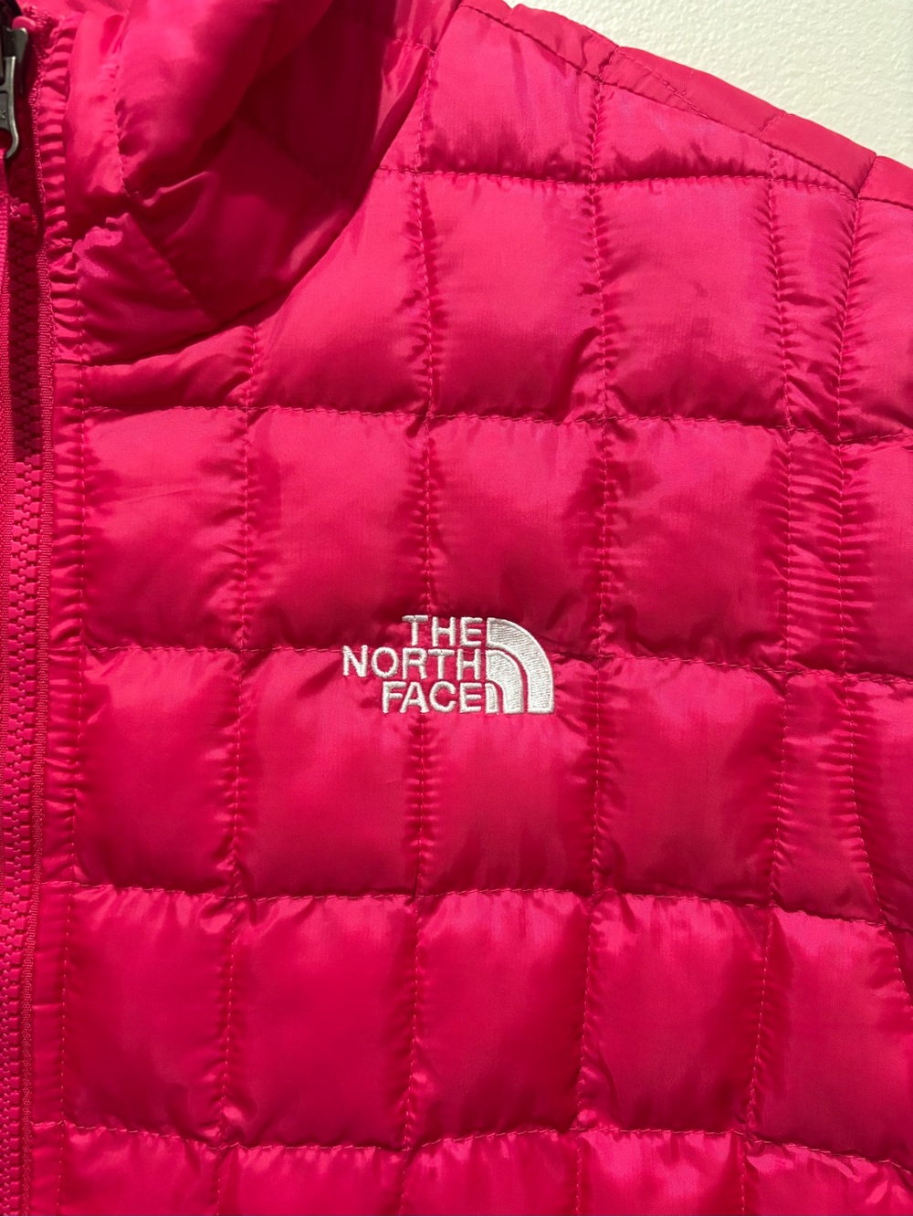 The North Face Women's Thermoball Insulated Vest Pink Quilted Outdoor Hiking NWT - Picture 2 of 10